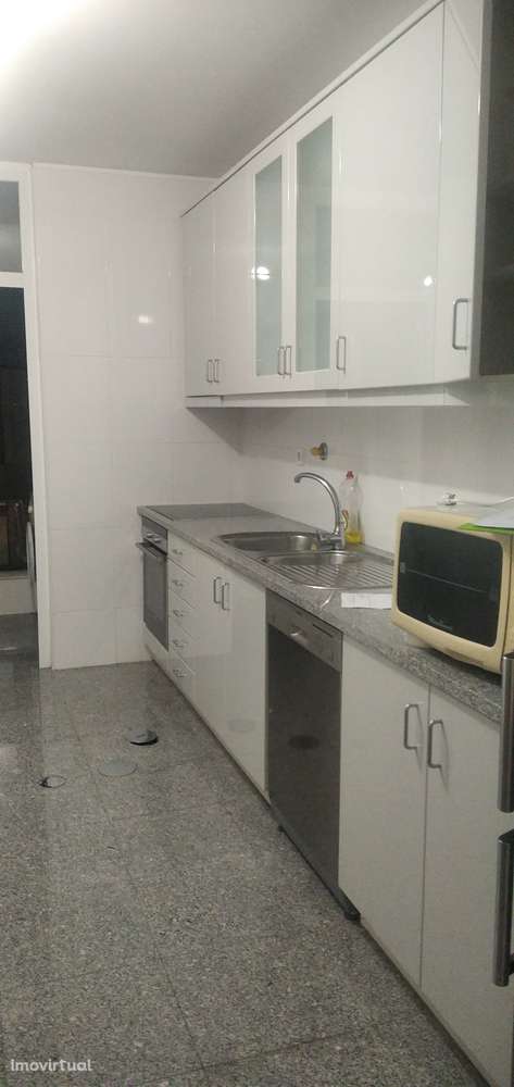 Aluguer T1 Castelo da Maia - comercio e metro à porta - Grande imagem: 2/6