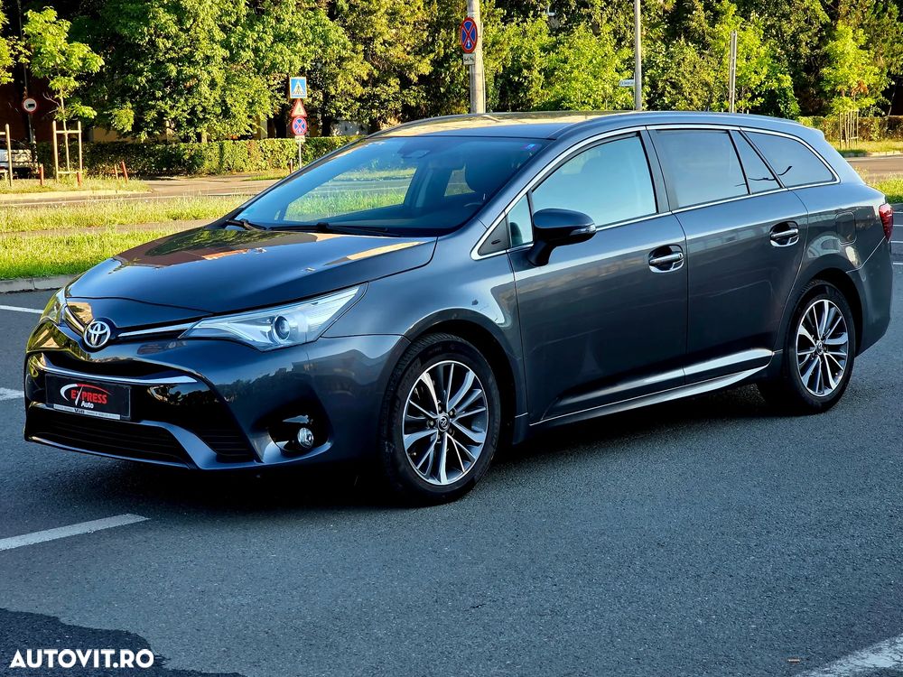 Toyota Avensis 2.0 D-4D Executive - 1