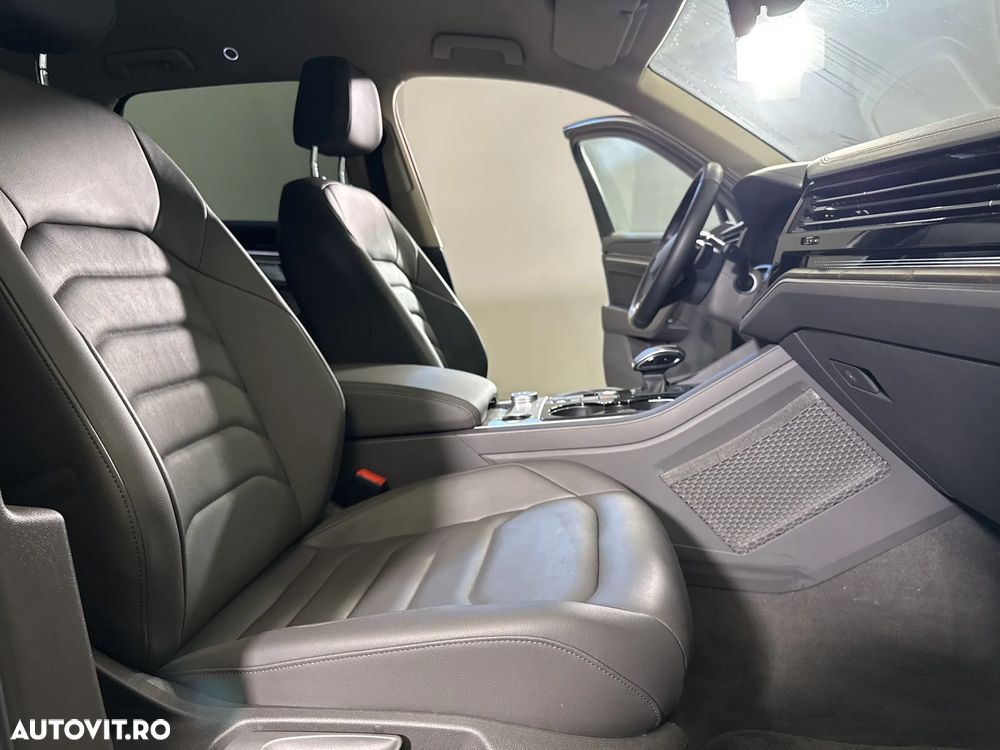 Volkswagen Touareg - 12