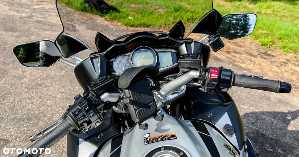 Yamaha FJR - 6