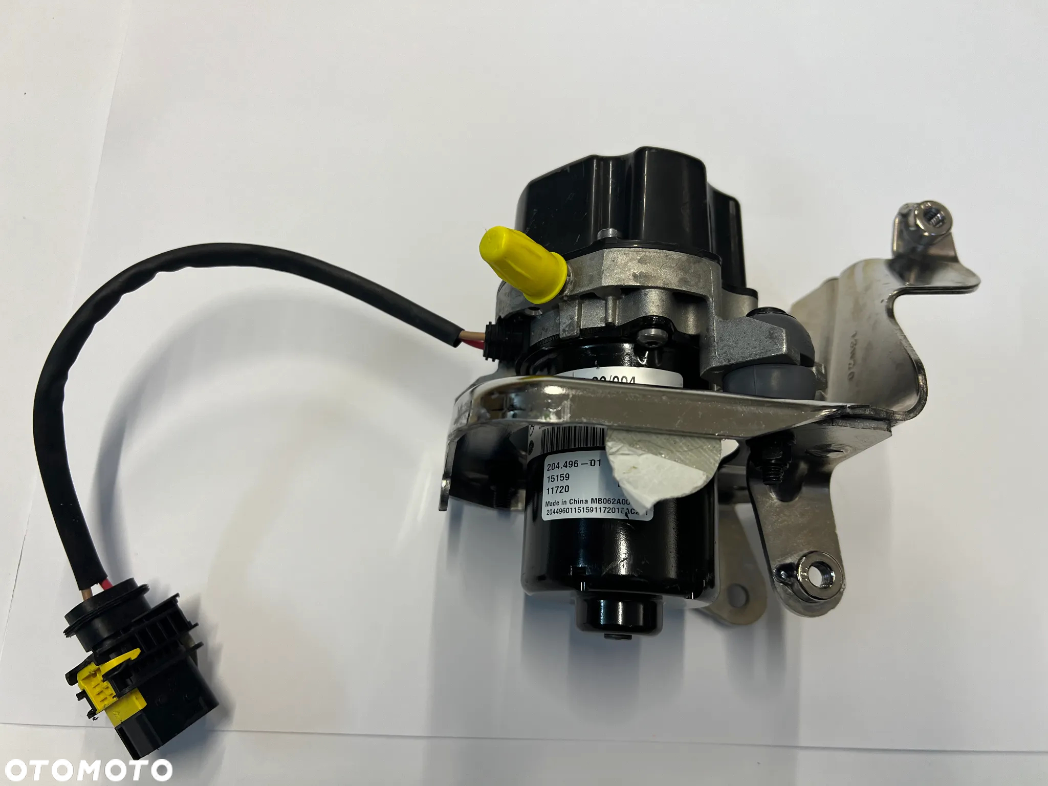 Mercedes C,E,GLC,GLE pompa podciśnienia A0004306232 A0004303832  nowa - 2