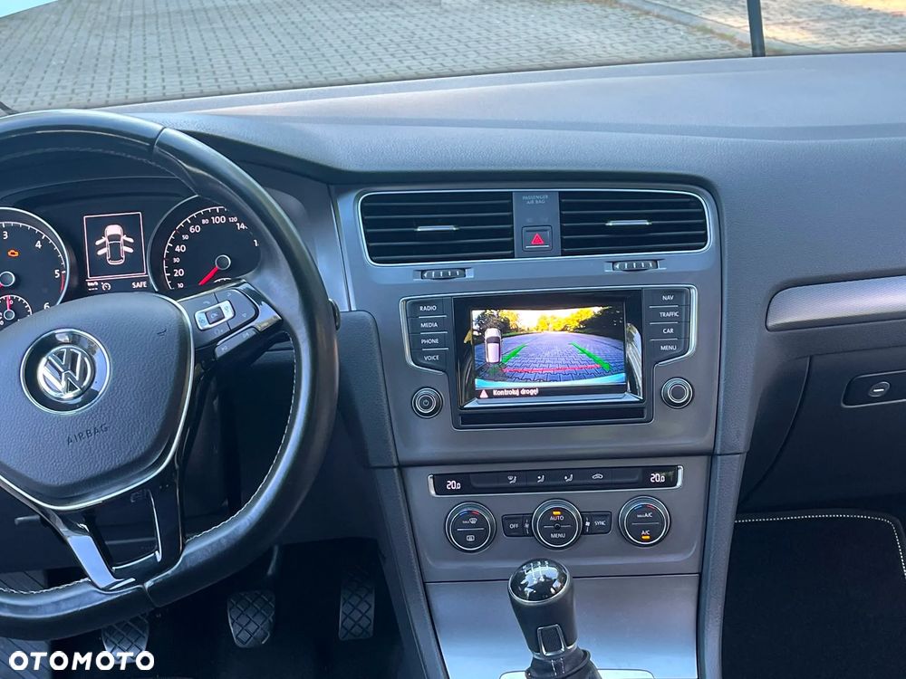Volkswagen Golf 1.6 TDI DPF Highline - 27