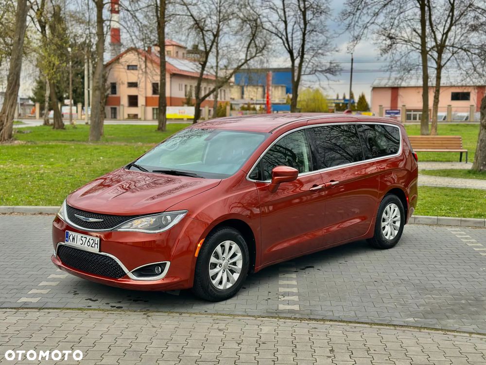 Chrysler Pacifica - 1