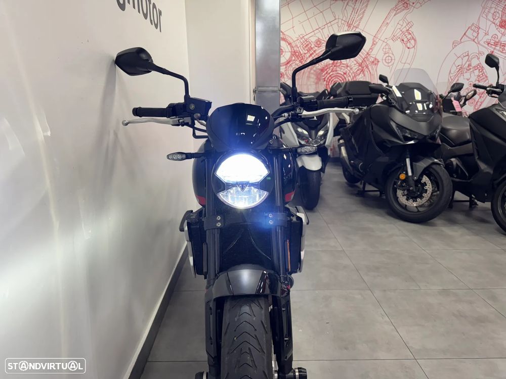 Triumph Trident 660 - 4