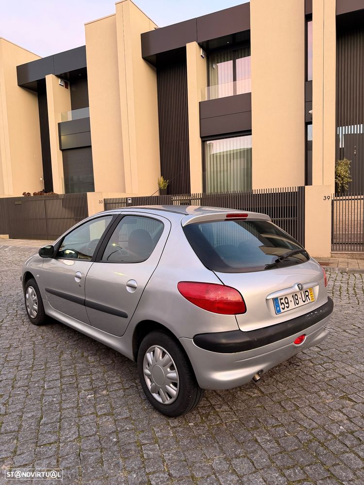 Peugeot 206 1.1 Color Line - 3