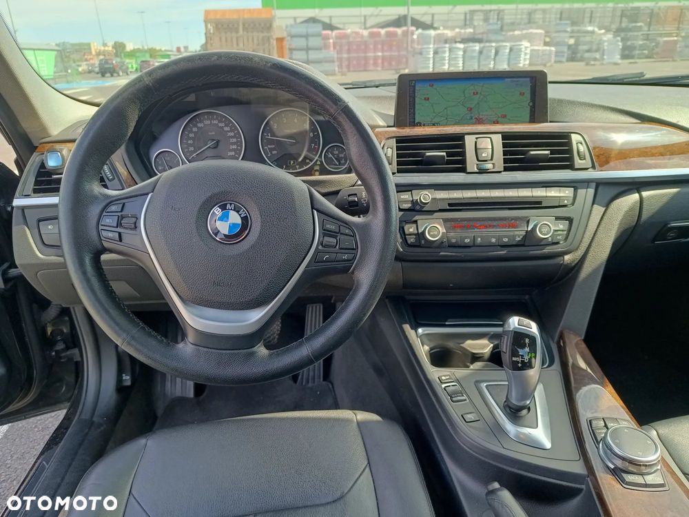 BMW Seria 3 328i xDrive - 23
