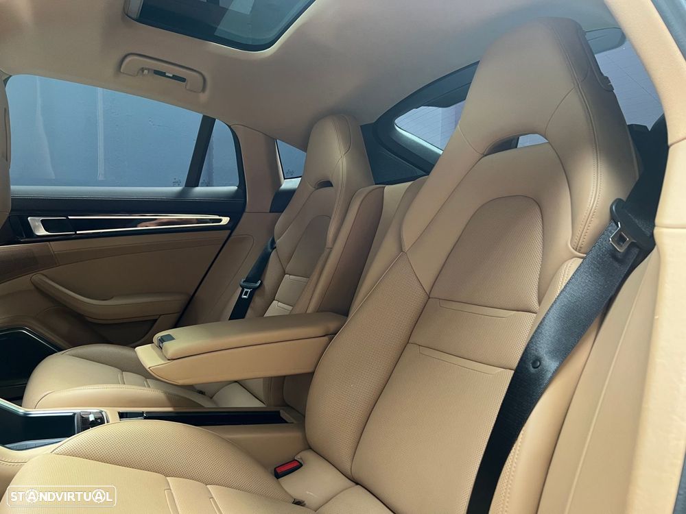 Porsche Panamera - 12