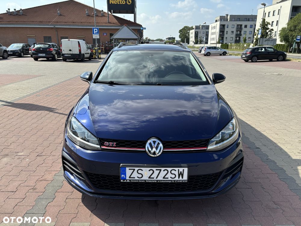 Volkswagen Golf - 2