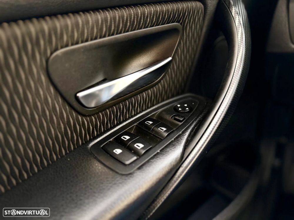 BMW 318 d Line Sport - 17