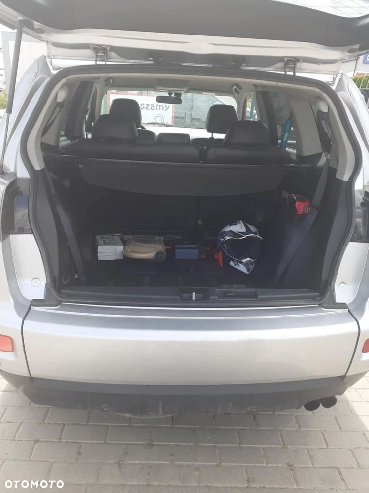 Mitsubishi Outlander - 3