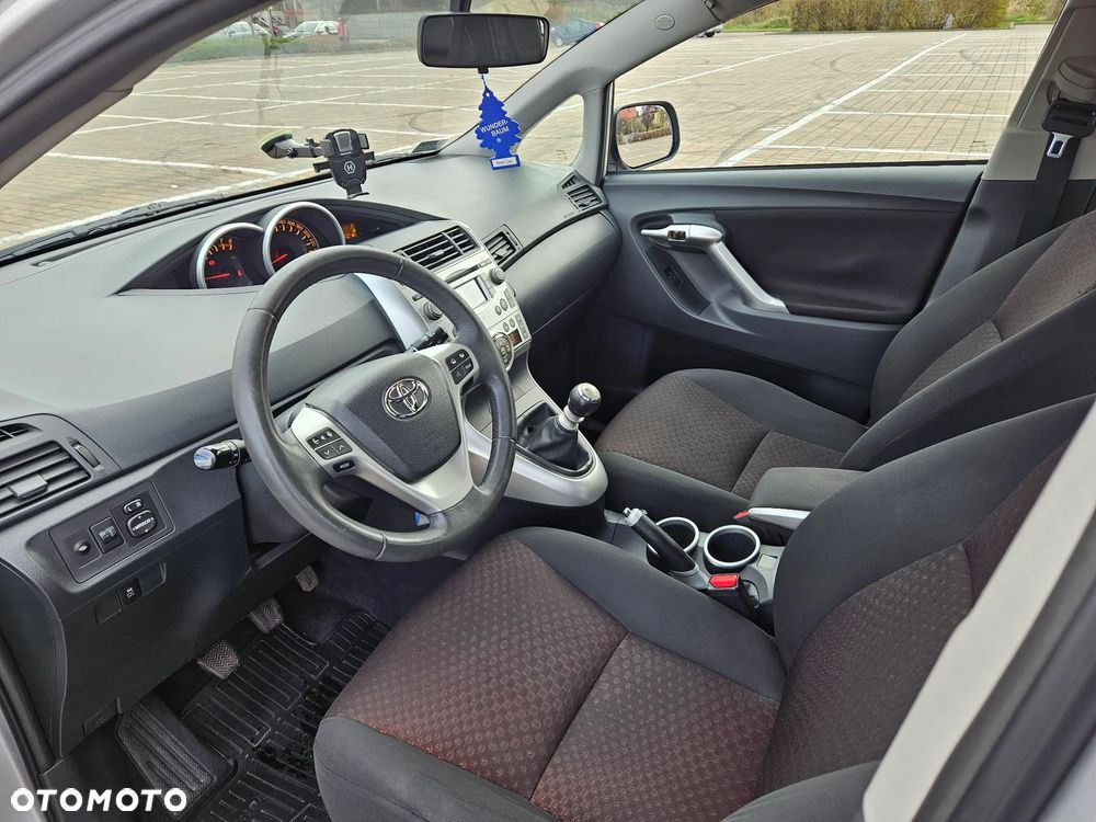 Toyota Verso 1.8 2010 7os - 9