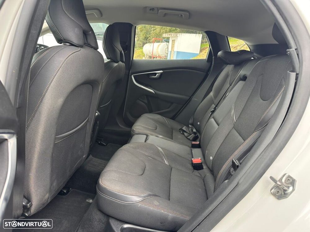 Volvo V40 Cross Country 2.0 D2 de 2017 para peças - 14