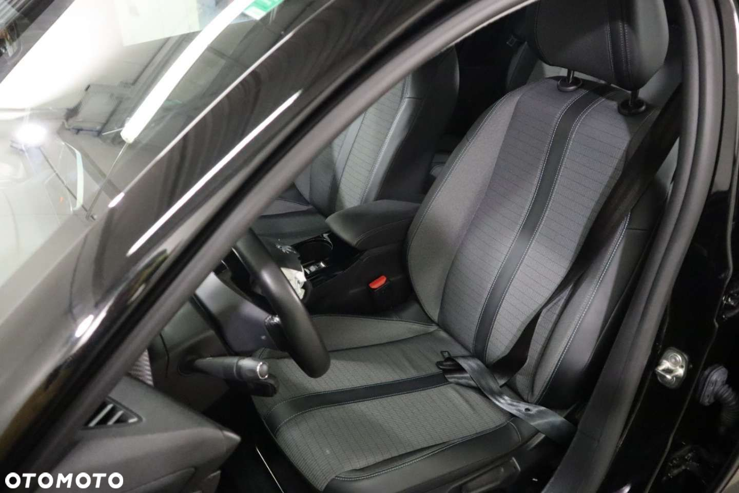 Peugeot 208 e-208 Allure - 17