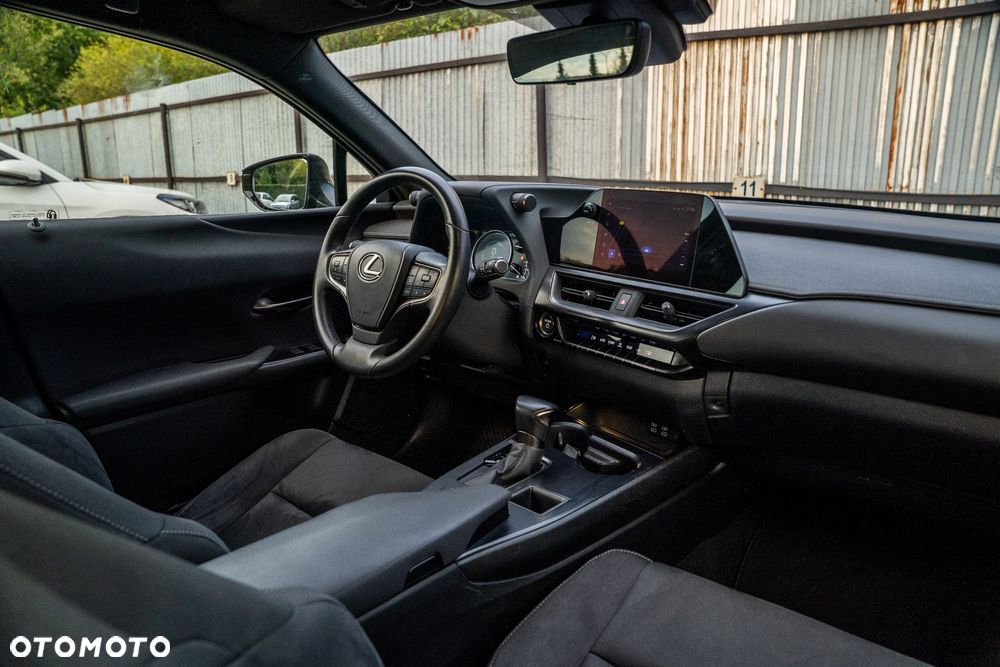 Lexus UX 250h Business Edition - 20