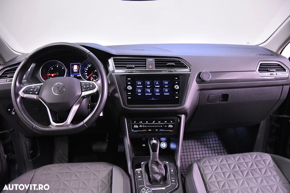 Volkswagen Tiguan - 10