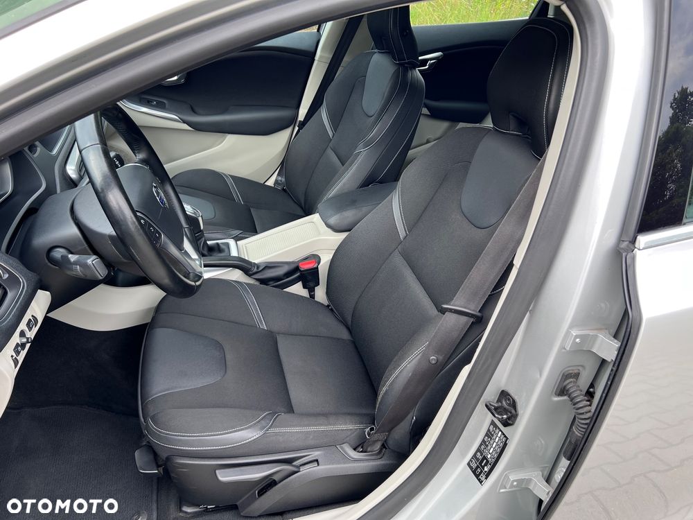 Volvo V40 D2 Momentum - 6