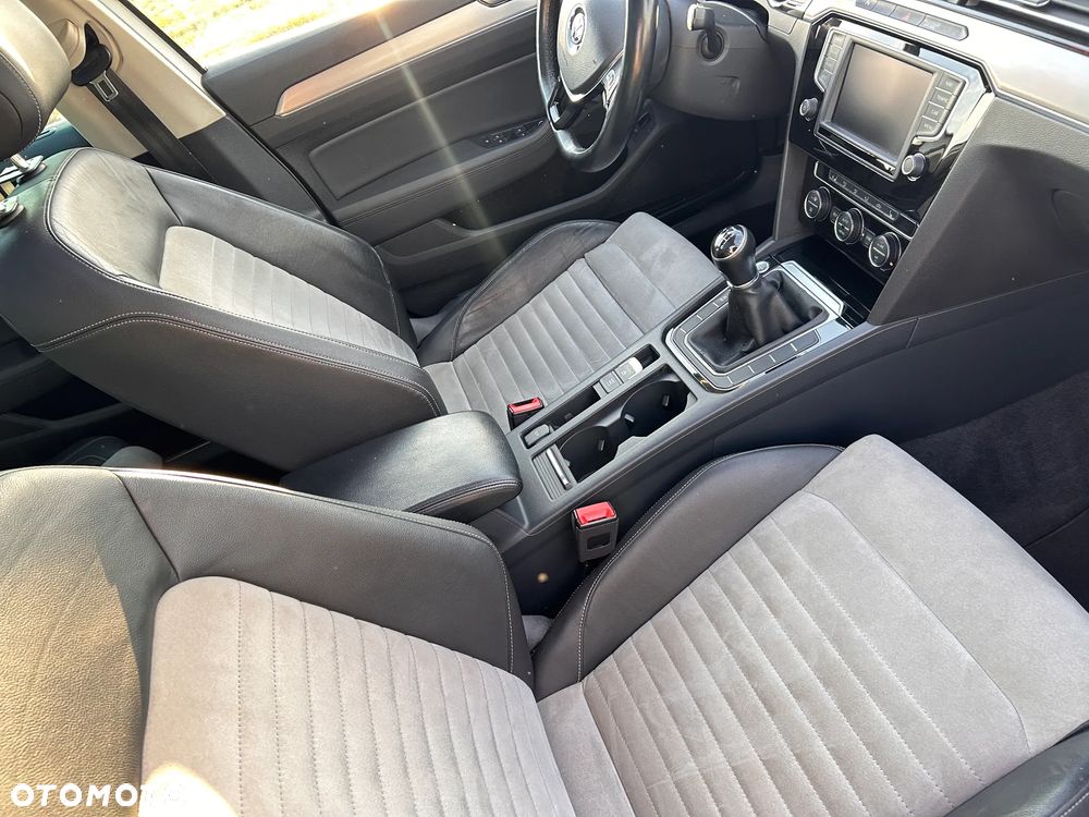Volkswagen Passat 2.0 TDI SCR Highline - 15