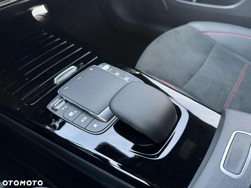 Mercedes-Benz CLA 200 d AMG Line 8G-DCT - 17