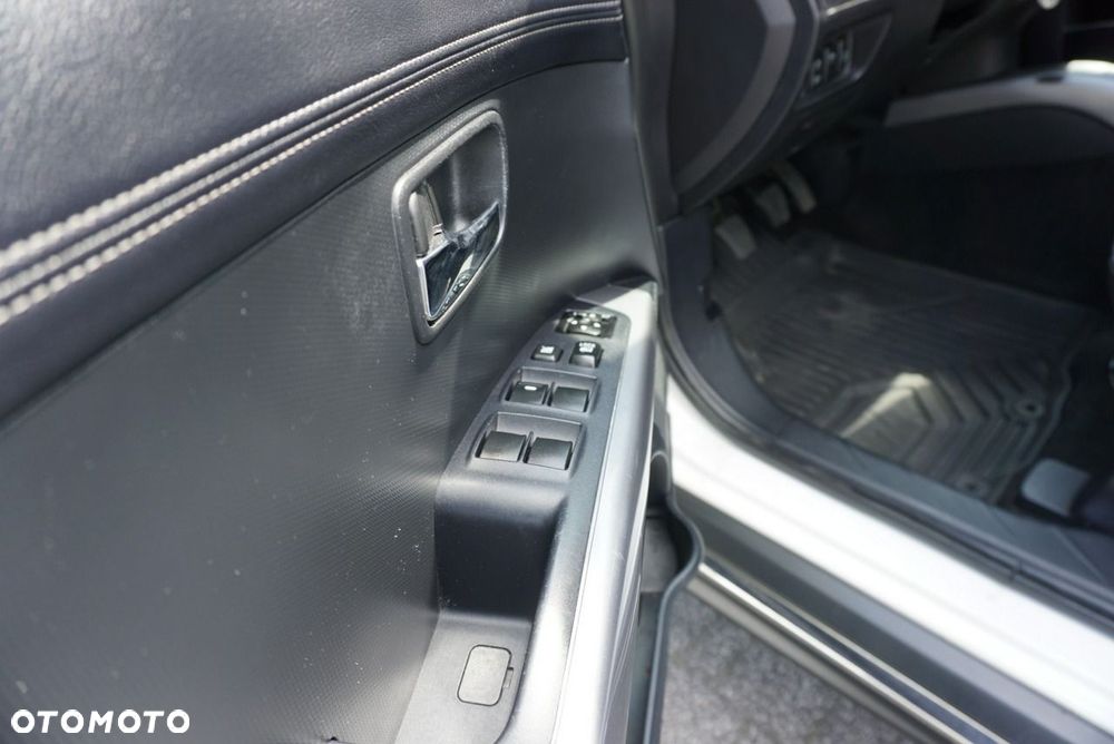 Mitsubishi Outlander - 10