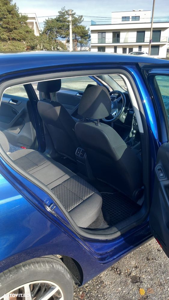 Volkswagen Golf - 6