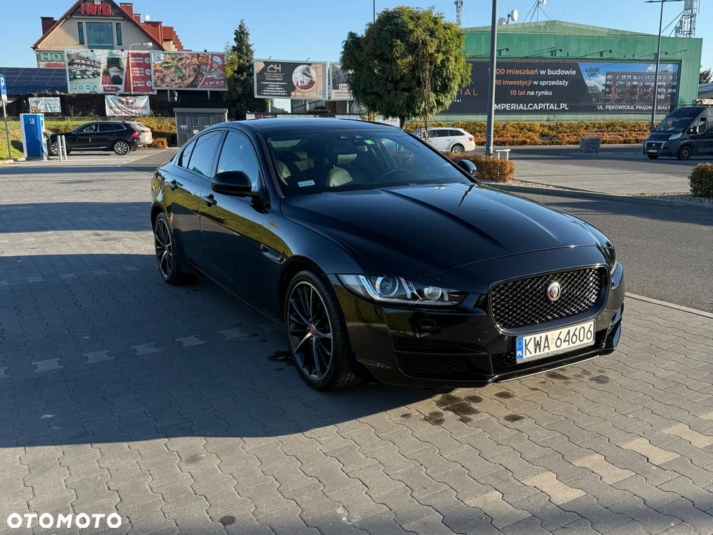 Jaguar XE 2.0 T Portfolio - 35