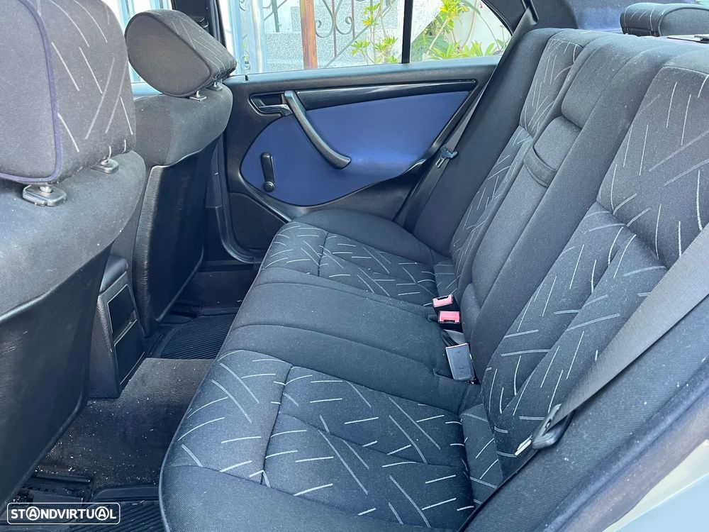 Mercedes-Benz C 220 - 14