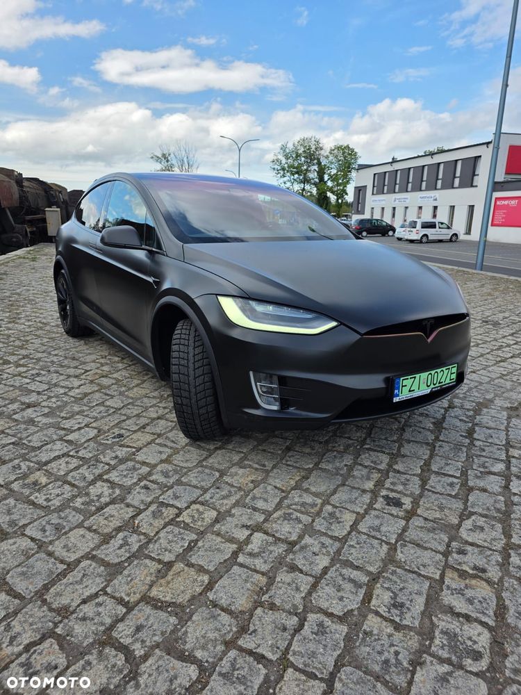 Tesla Model X - 4