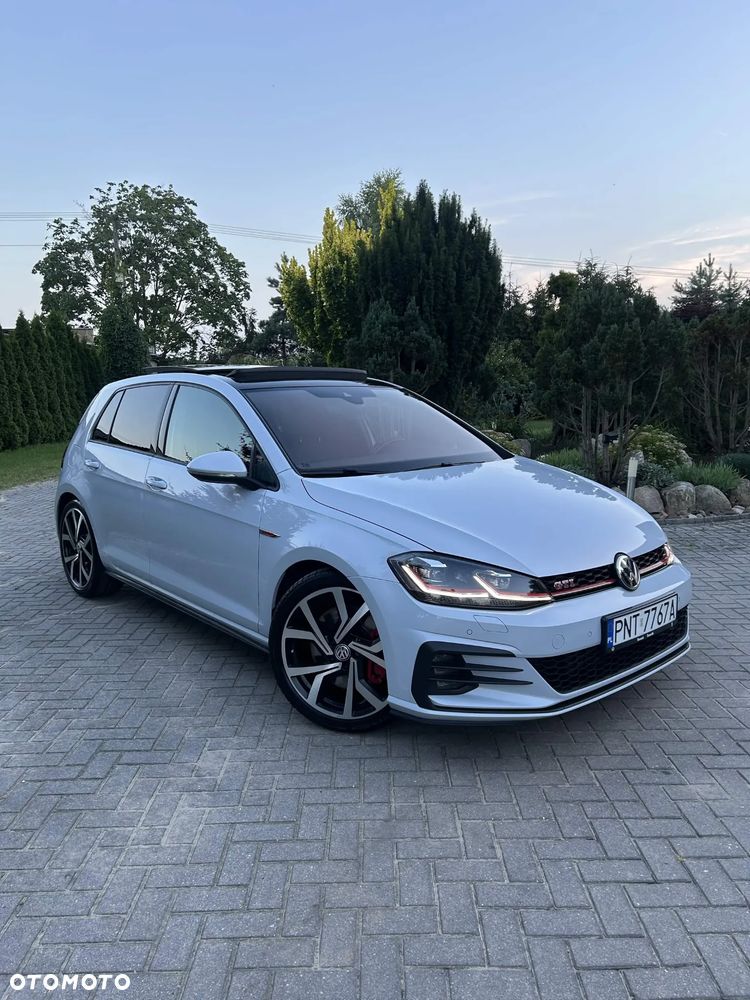 Volkswagen Golf - 2