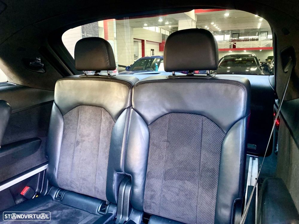 Audi Q7 3.0 TDI quattro S-line Tiptronic 7L - 38