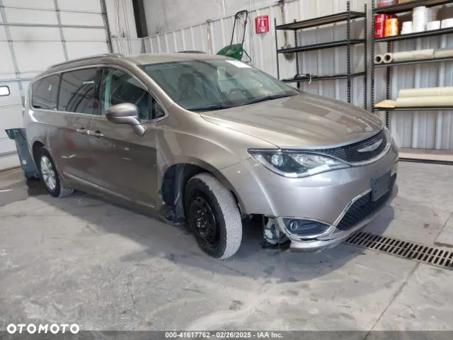Chrysler Pacifica - 2