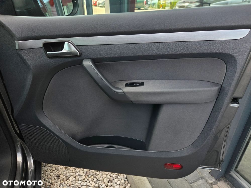 Volkswagen Touran 1.6 TDI DPF BlueMotion Technology Comfortline - 16