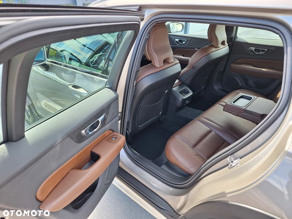 Volvo V60 Cross Country Pro B5 B AWD - 20