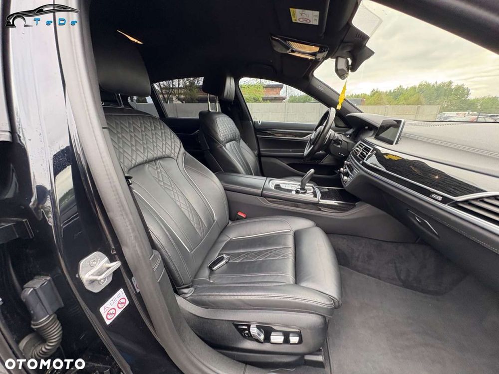 BMW Seria 7 750i xDrive - 34