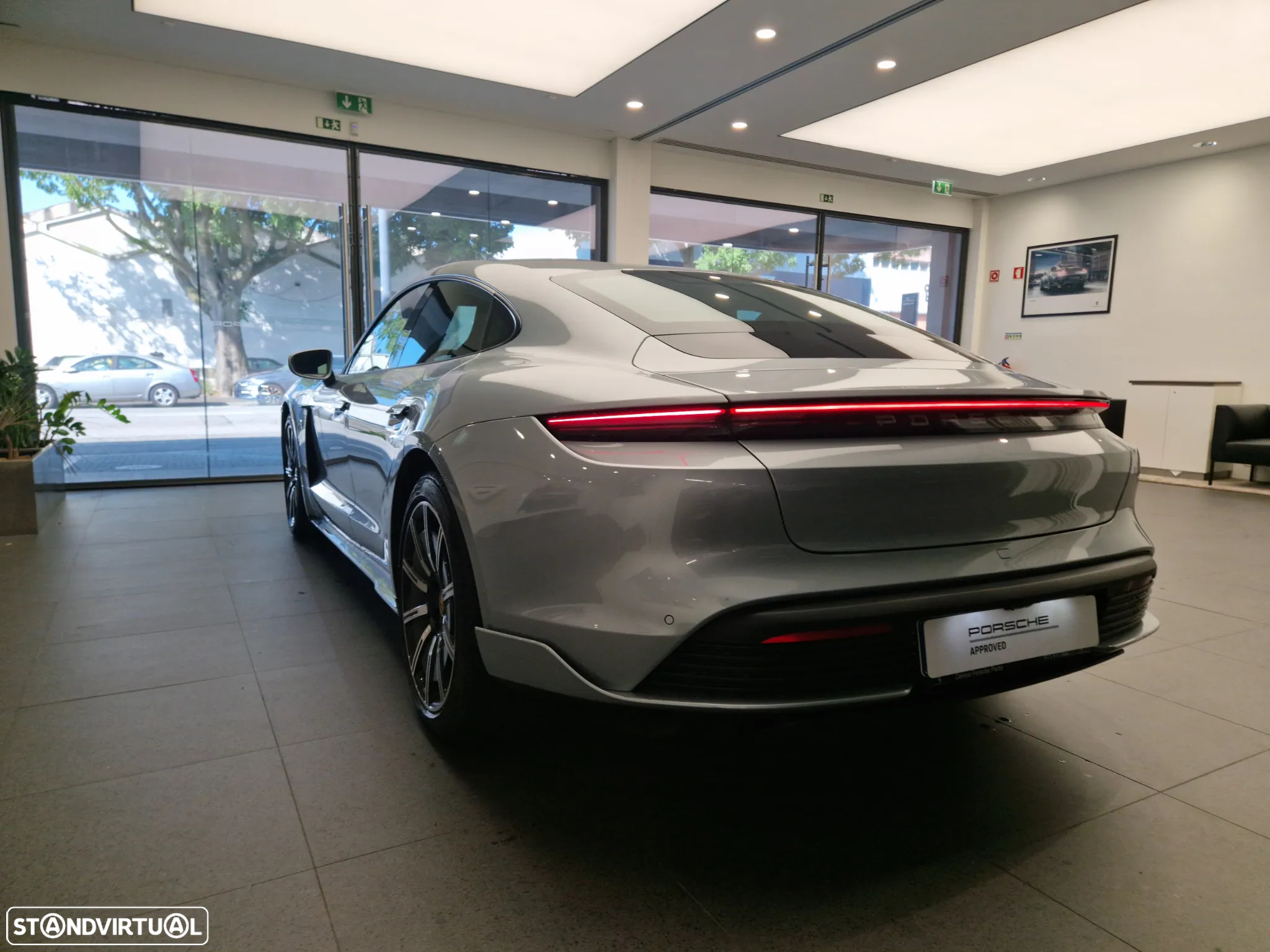 Porsche Taycan Standard - 3