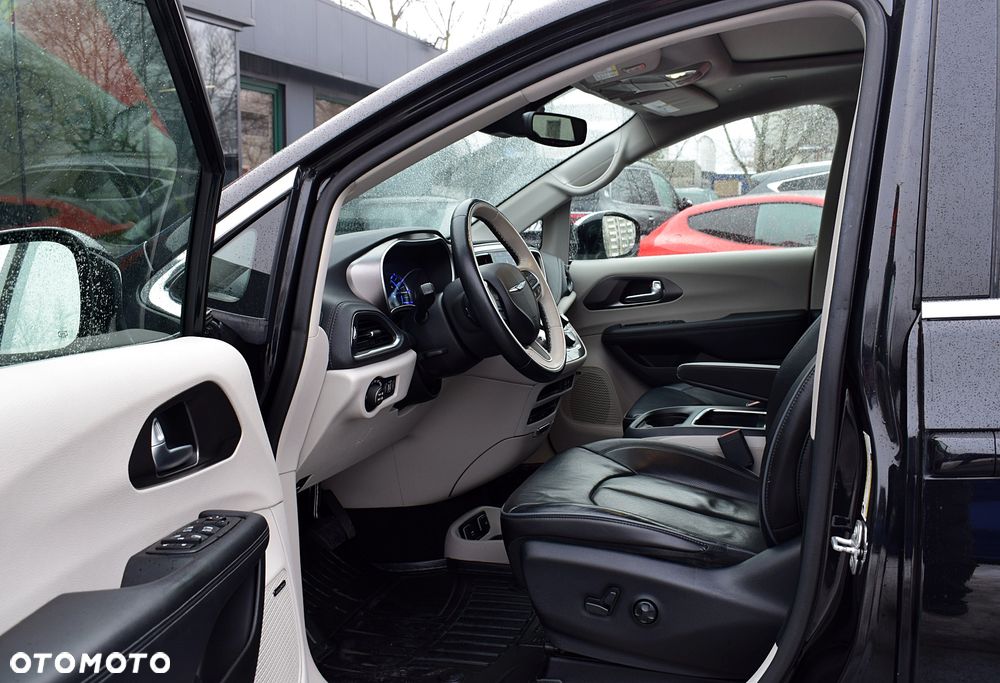 Chrysler Pacifica - 4