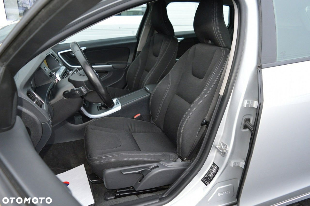 Volvo V60 D2 Kinetic - 19