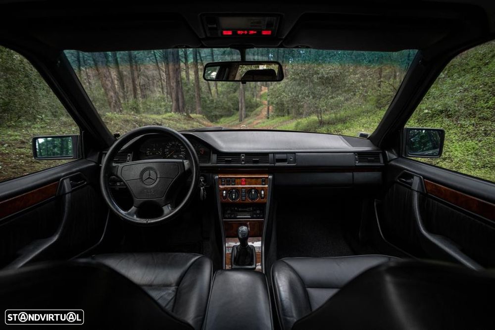 Mercedes-Benz E 220 Standard - 15