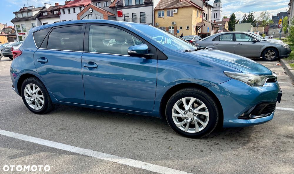 Toyota Auris 1.6 Premium + - 8