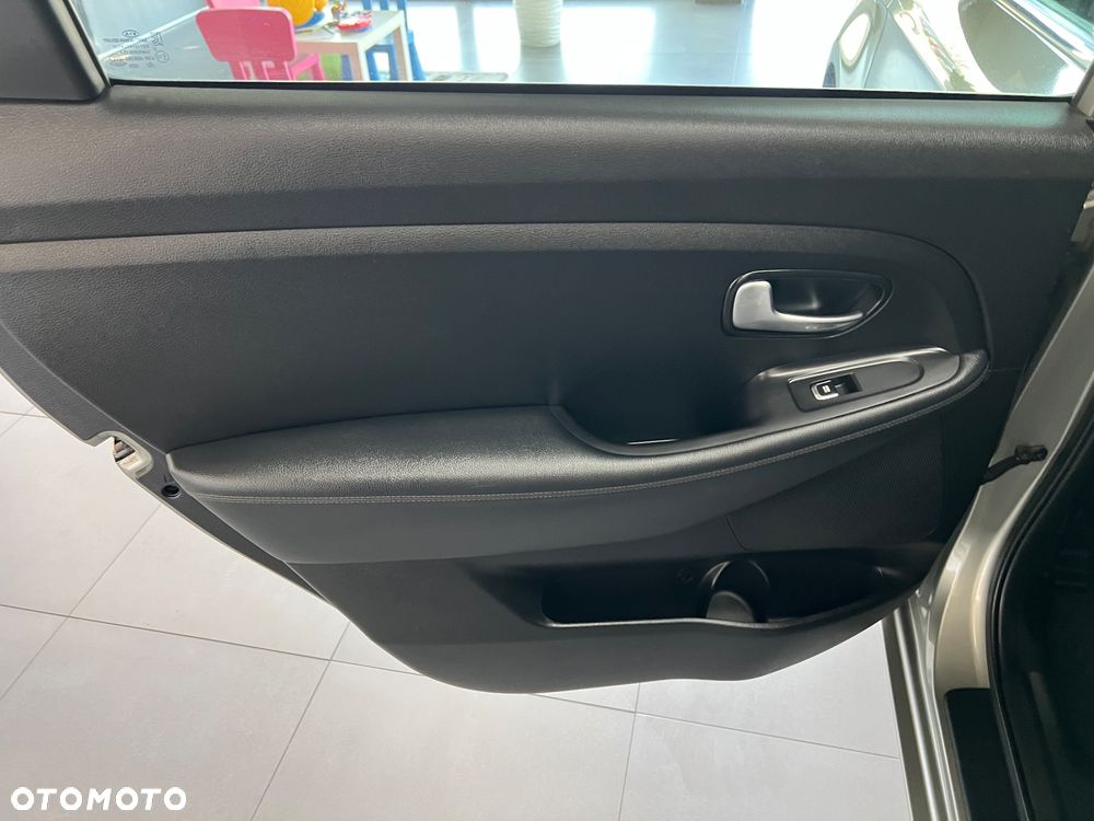 Kia Carens - 26