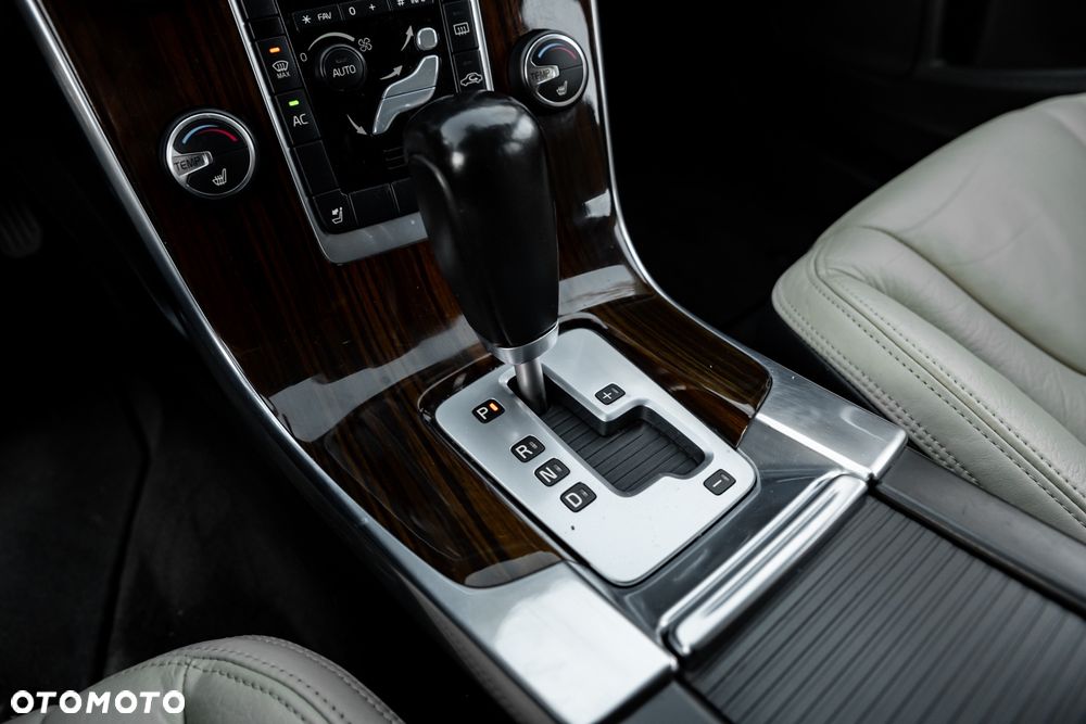 Volvo V60 T5 Momentum - 34