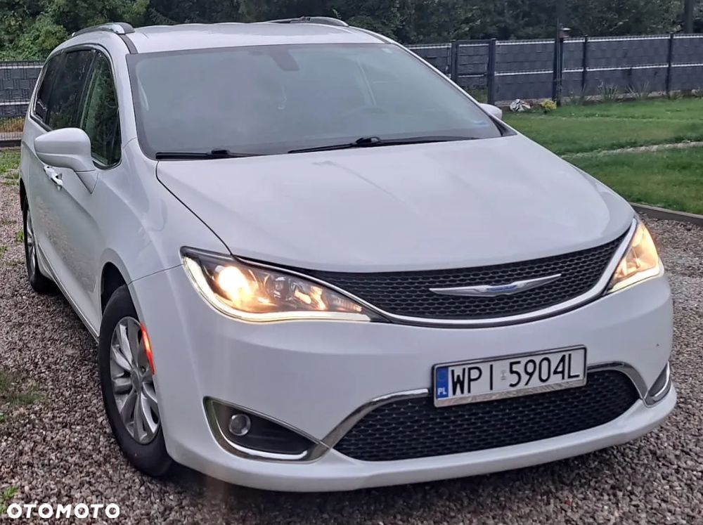 Chrysler Pacifica - 6