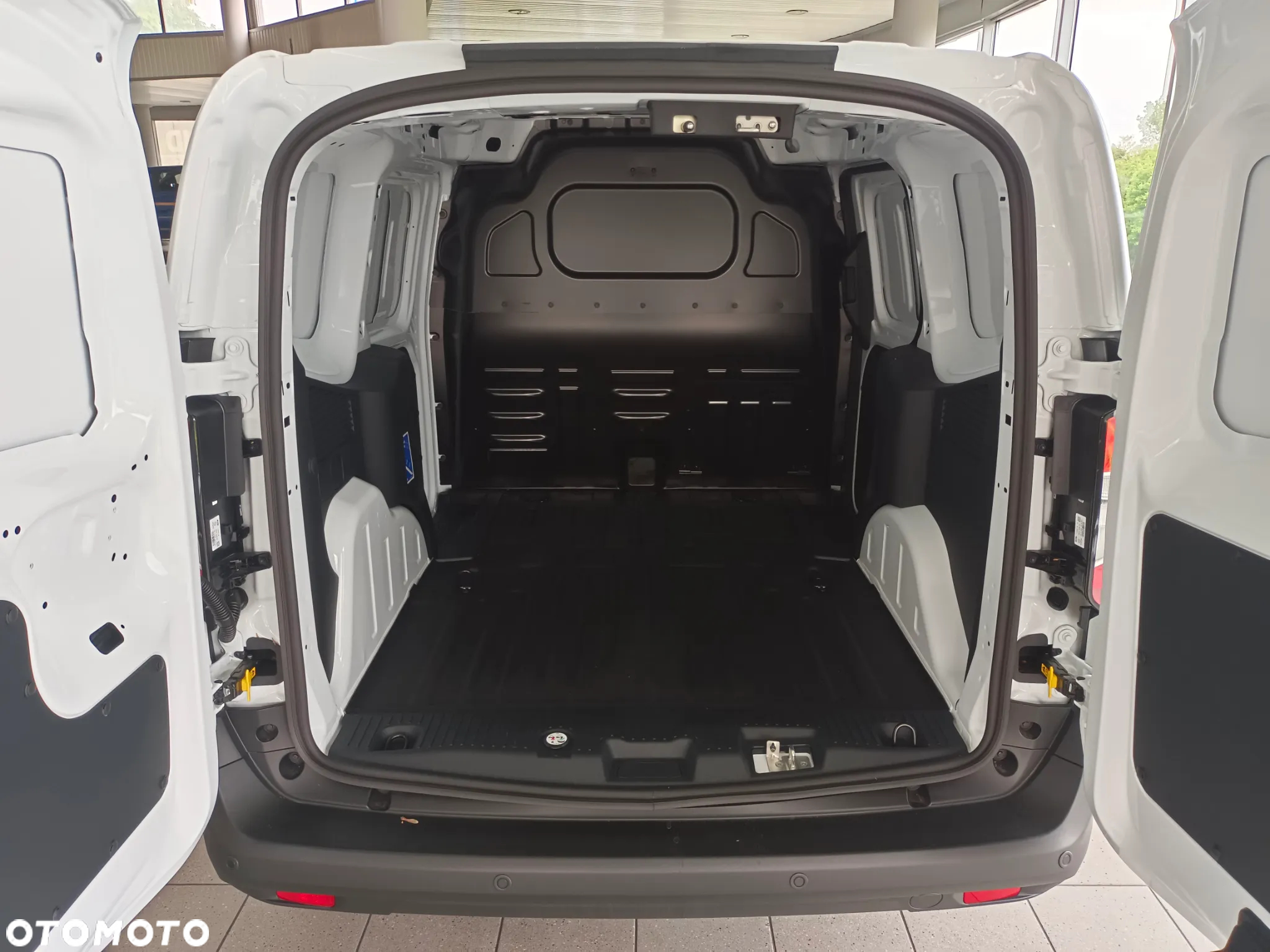 Ford Transit Courier - 7