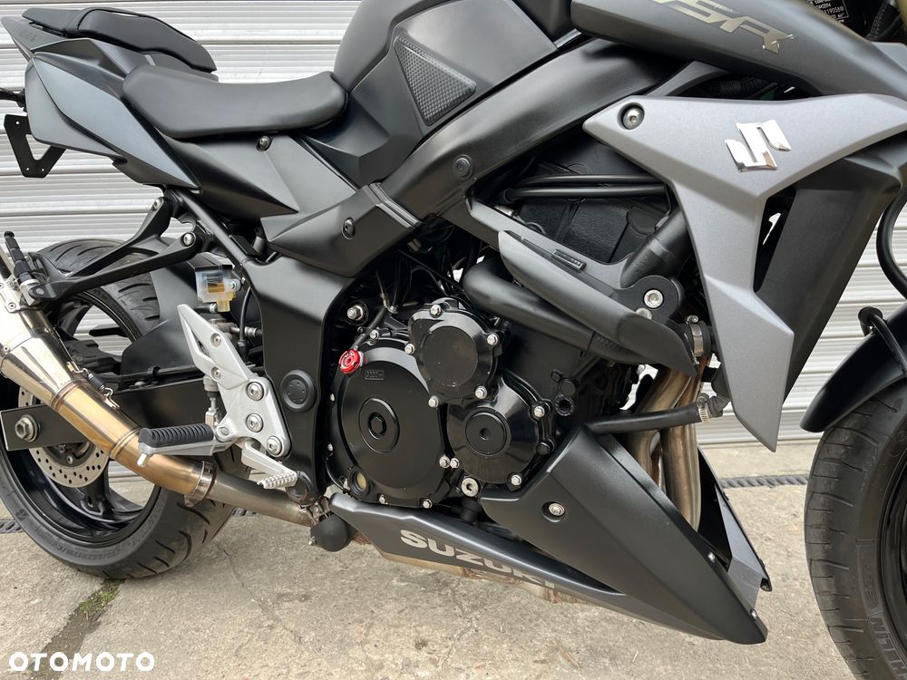 Suzuki GSR - 25