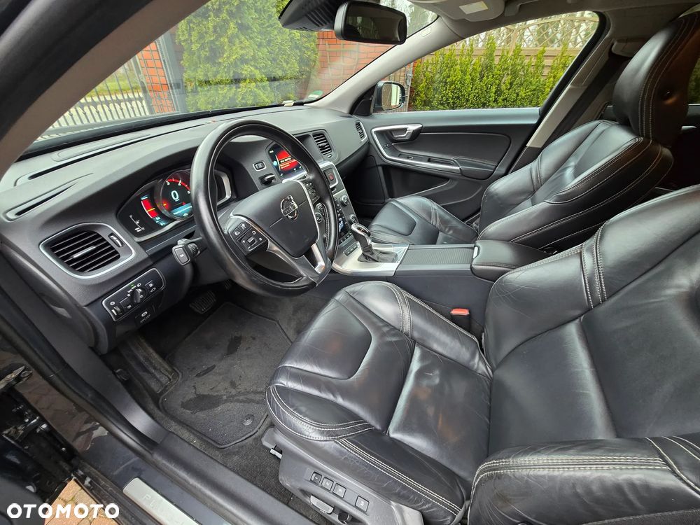 Volvo V60 D6 AWD Plug-in Hybrid Summum - 8