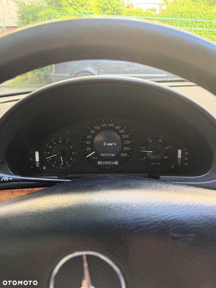 Mercedes-Benz Klasa E 200 CDI Automatik Classic - 19
