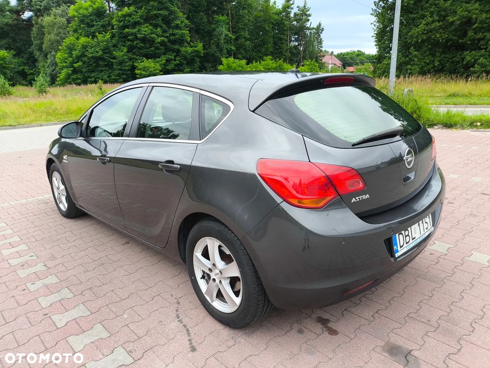 Opel Astra 1.6 Innovation - 8