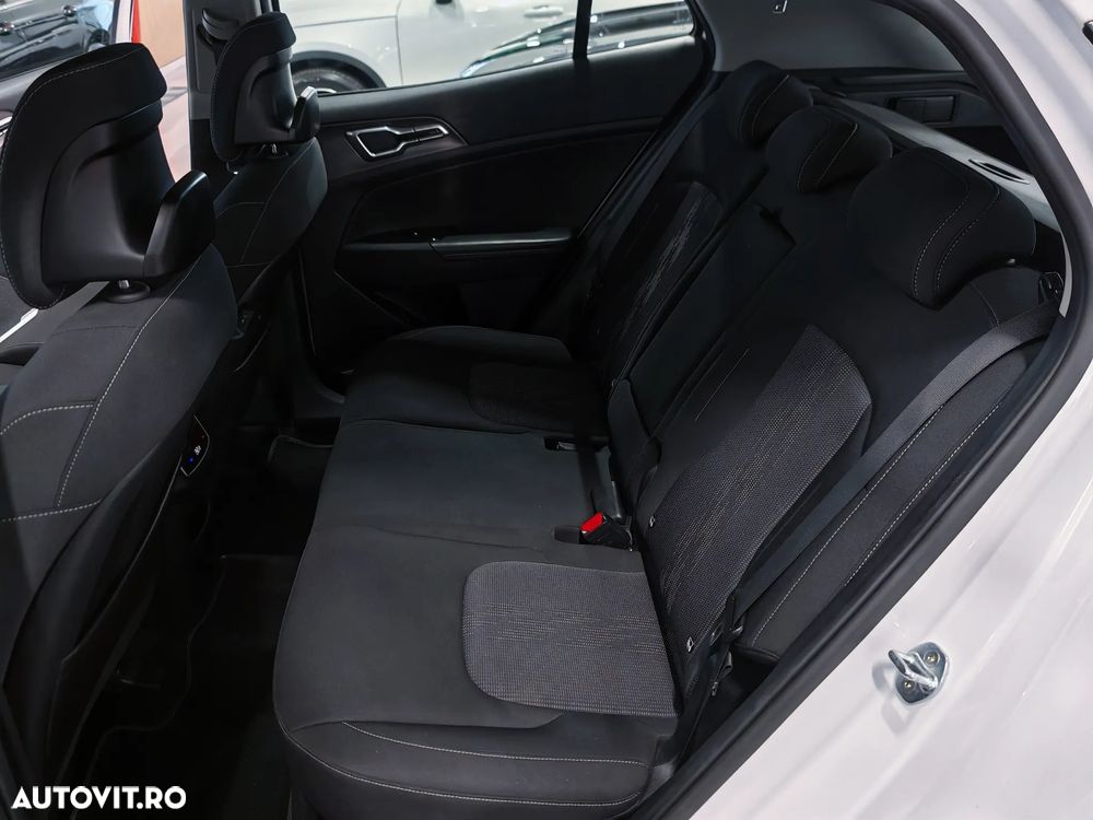 Kia Sportage 1.6 T-GDI HEV 6AT 4x2 Business Line - 28