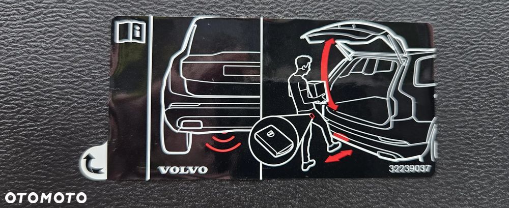 Volvo XC 40 T3 Momentum Pro - 32