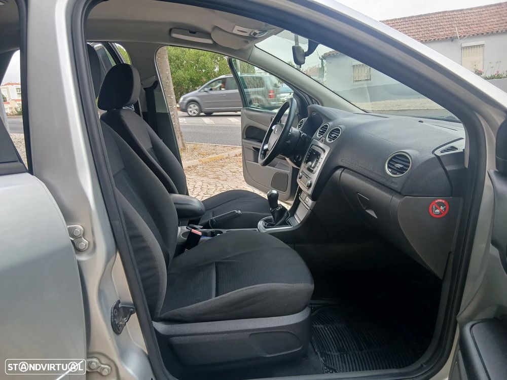 Ford Focus 1.6 TDCi Ghia - 12