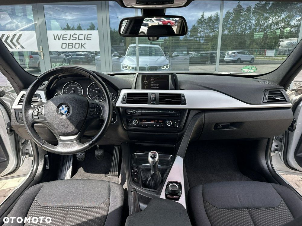 BMW Seria 3 320d DPF Touring - 10